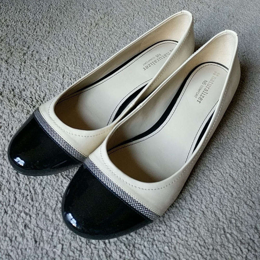 Womens Naturalizer Flat Shoes Size 9 US